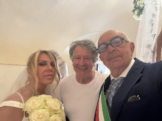 Pesaro - Graziano Rossi sposa Ambra Arpino, nozze riservate a Monteciccardo